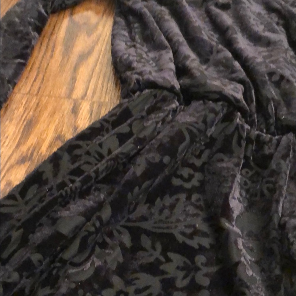 Black velvet romper - Picture 2 of 2